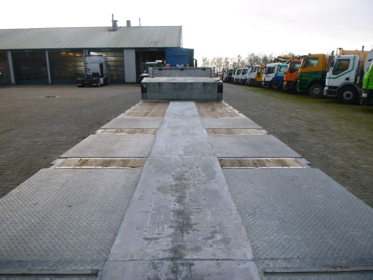 Low loader semi-trailer FGM 3-axle semi-lowbed trailer 49T + ramps: picture 7