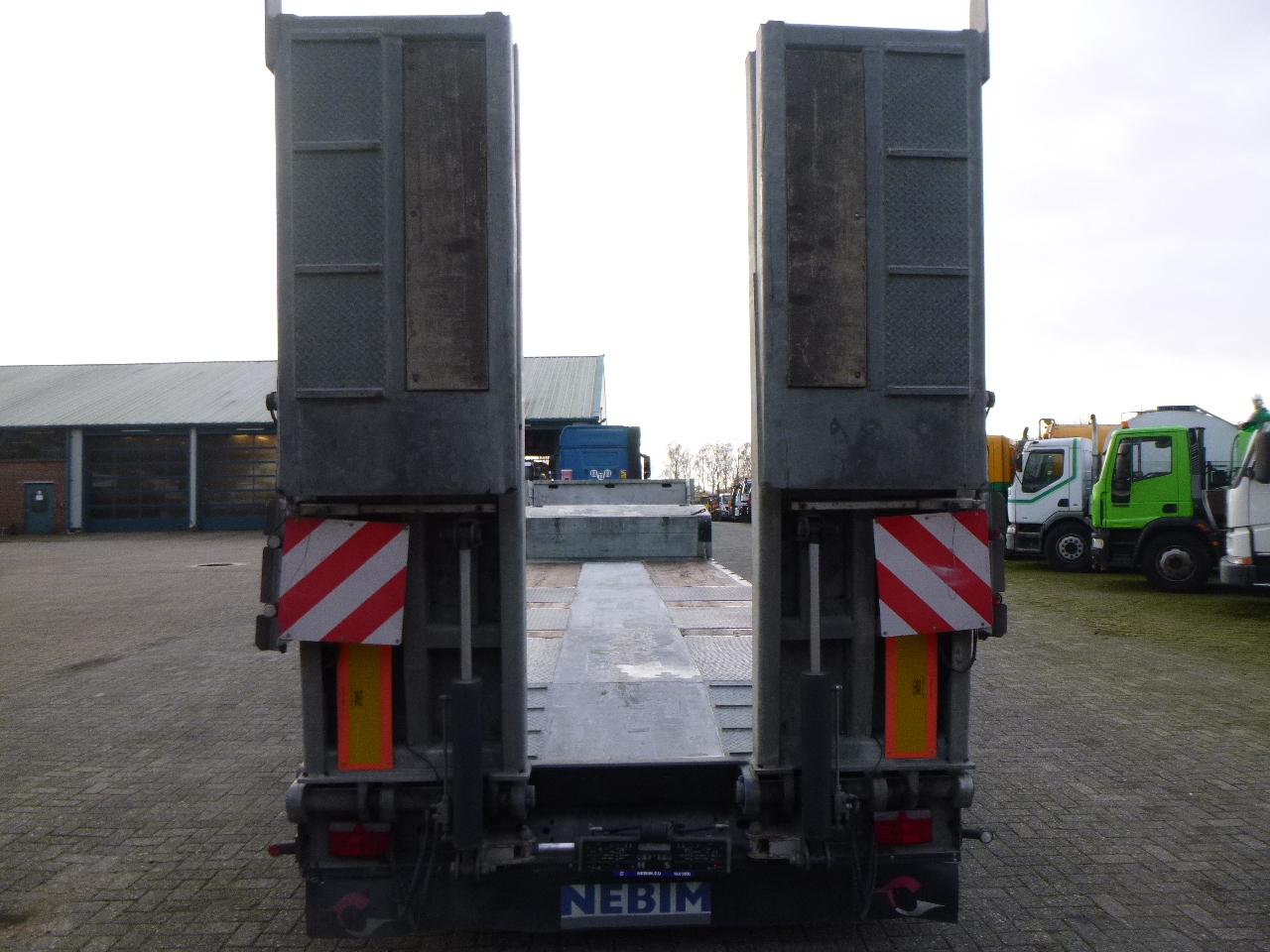 Low loader semi-trailer FGM 3-axle semi-lowbed trailer 49T + ramps: picture 6