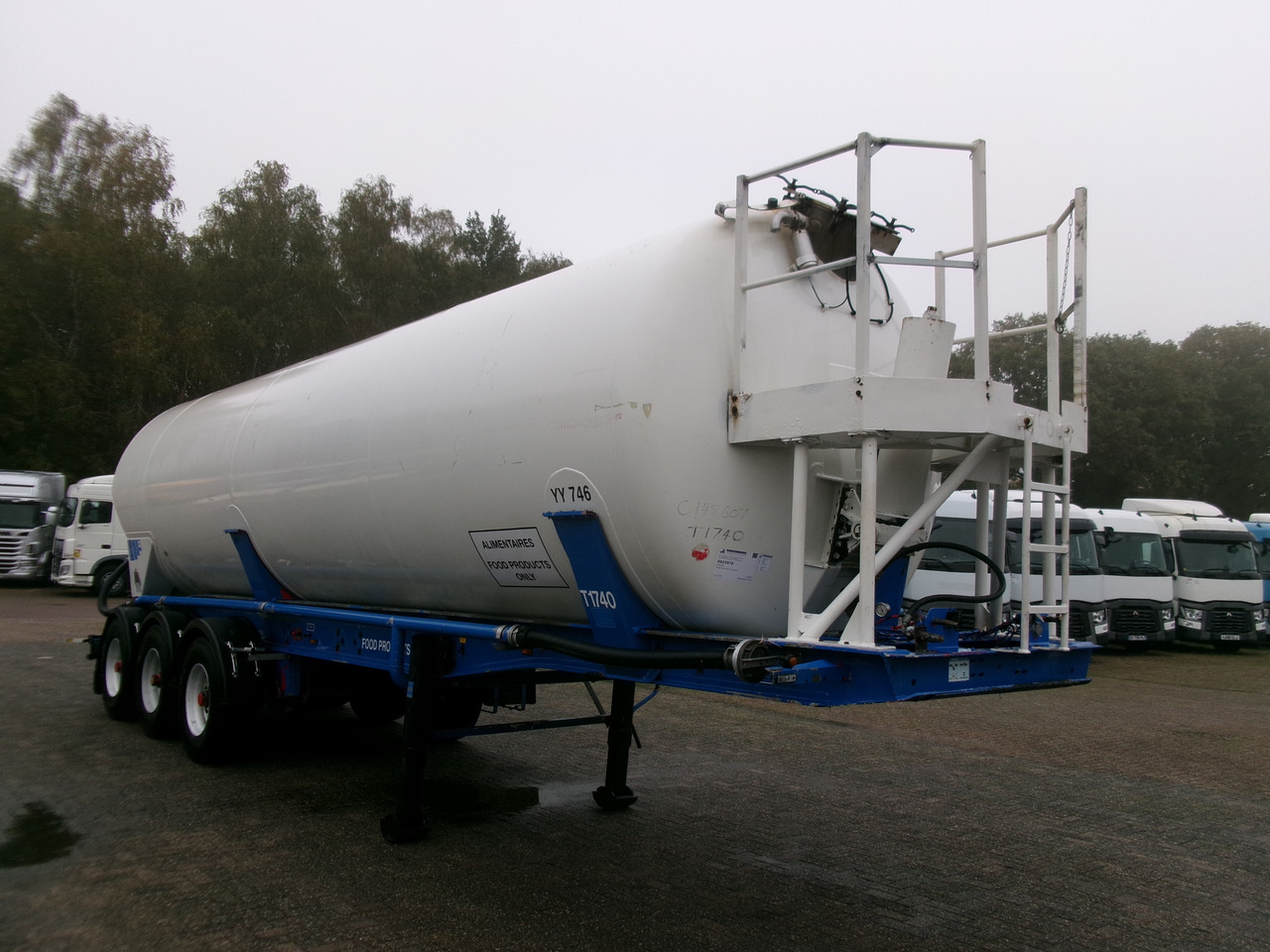 Tank semi-trailer for transportation of flour Feldbinder Powder tank alu 41 m3 (tipping): picture 2