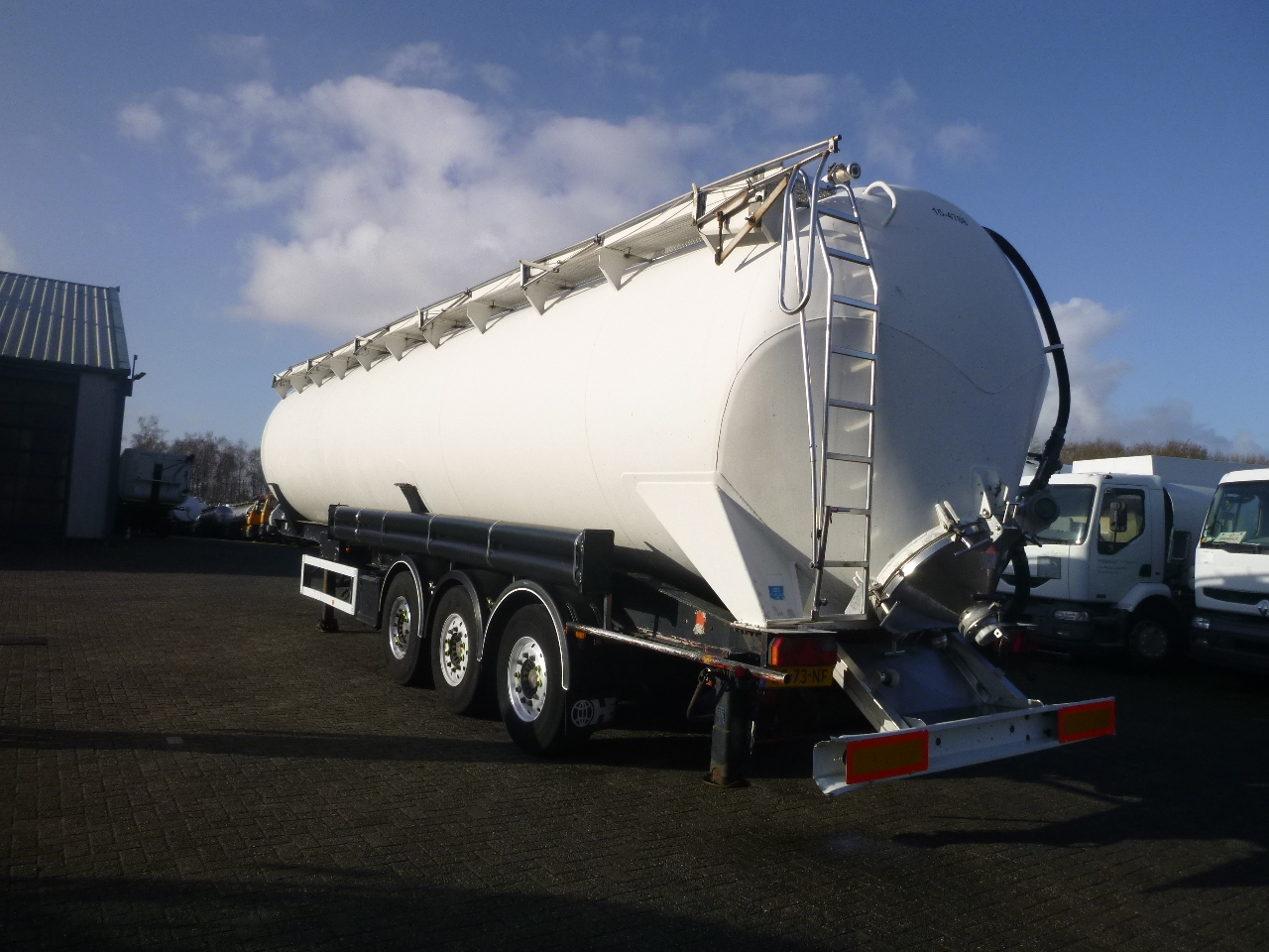 Tank semi-trailer for transportation of flour Feldbinder Powder tank alu 63 m3 (tipping): picture 3