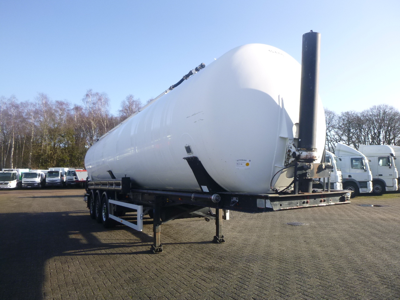 Tank semi-trailer for transportation of flour Feldbinder Powder tank alu 63 m3 (tipping): picture 2