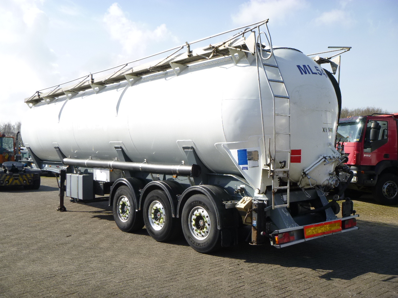 Tank semi-trailer for transportation of flour GOFA Powder tank alu 58 m3 (tipping): picture 3