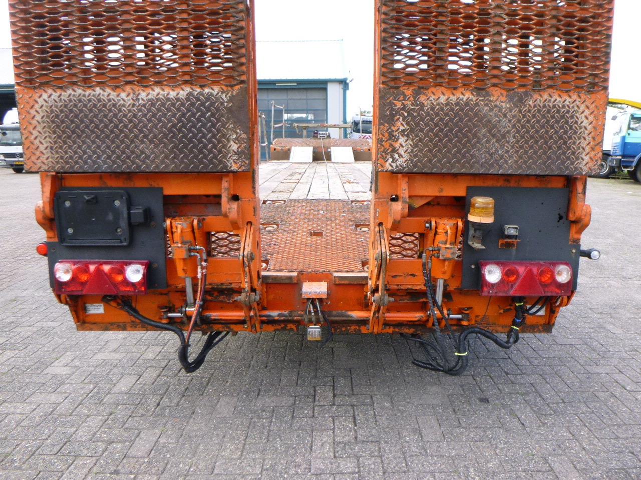 Low loader semi-trailer King 3-axle semi-lowbed trailer 44T + ramps: picture 6