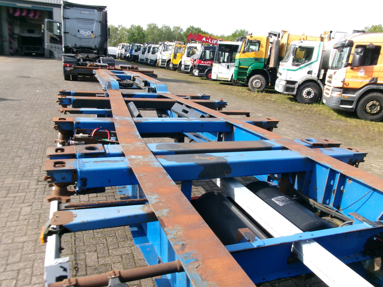 Container transporter/ Swap body semi-trailer Krone 3-axle container trailer 20-30-40-45 ft SDC27: picture 10
