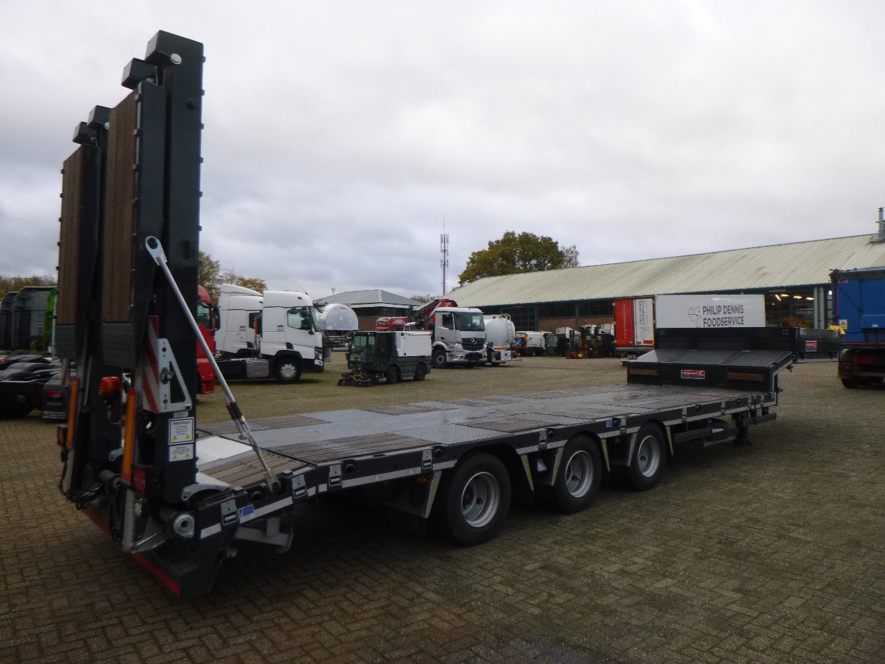 New Low loader semi-trailer Langendorf 3-axle semi-lowbed trailer 48T ext. 13.5 m + ramps: picture 4