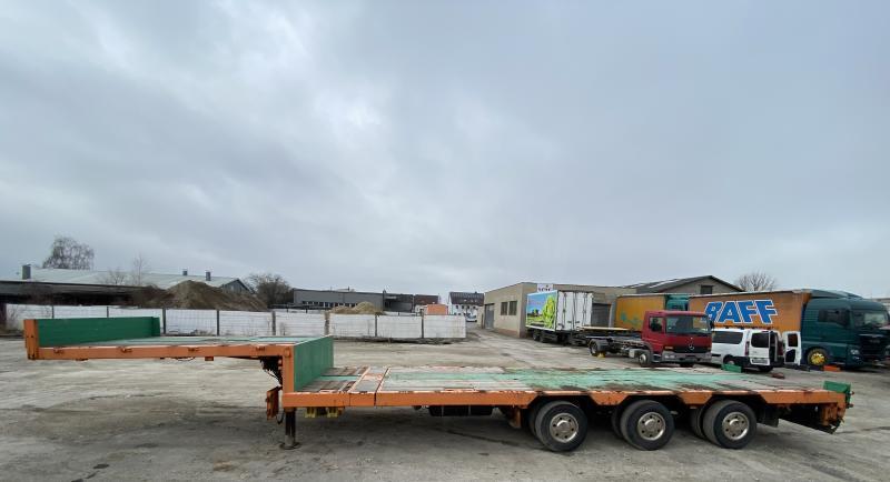Low loader semi-trailer Doll D330 3-Achs Tieflader ausziehb Lenkachse 45to