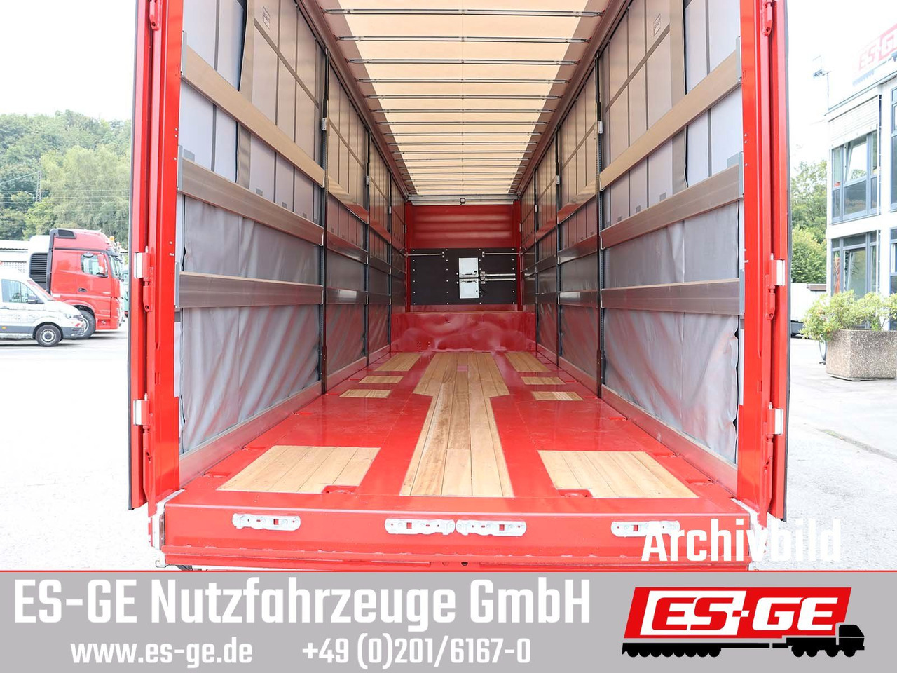 Low loader semi-trailer ES-GE 4-Achs-Satteltieflader mit Curtainsider-Aufbau