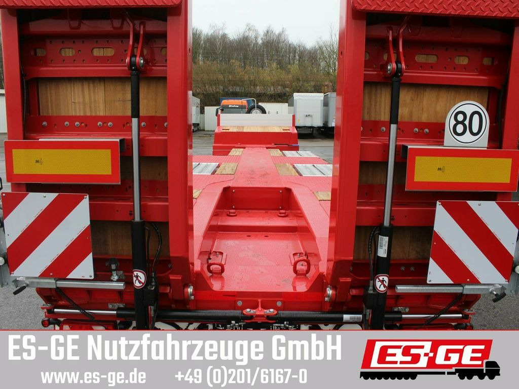 Low loader semi-trailer Faymonville Multimax Satteltieflader, Radmulden
