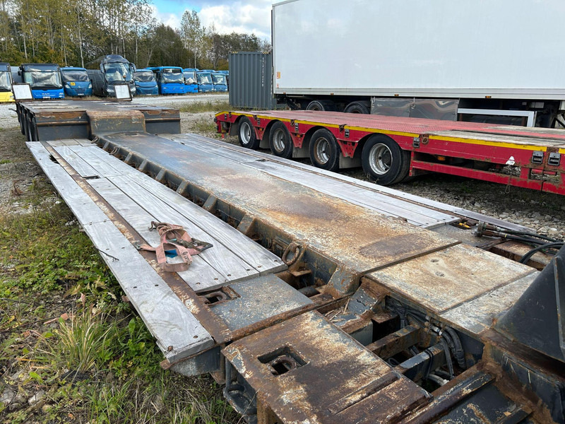 Low loader semi-trailer Goldhofer STZ-VL4