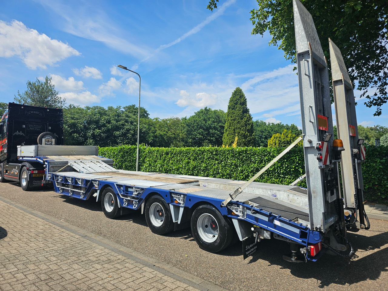 Low loader semi-trailer Humbauer HTS 30