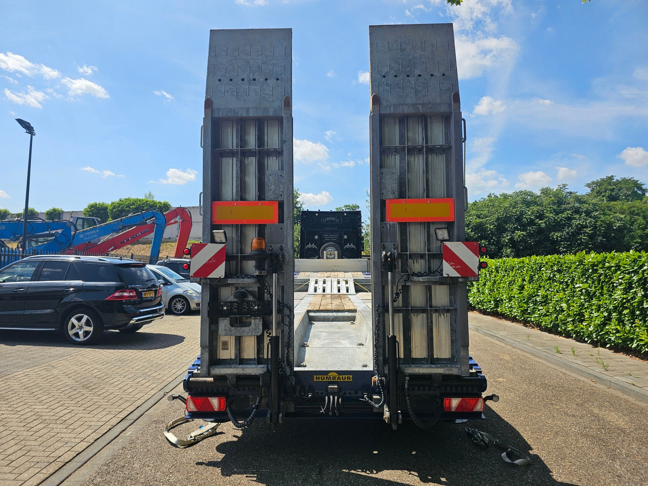 Low loader semi-trailer Humbauer HTS 30