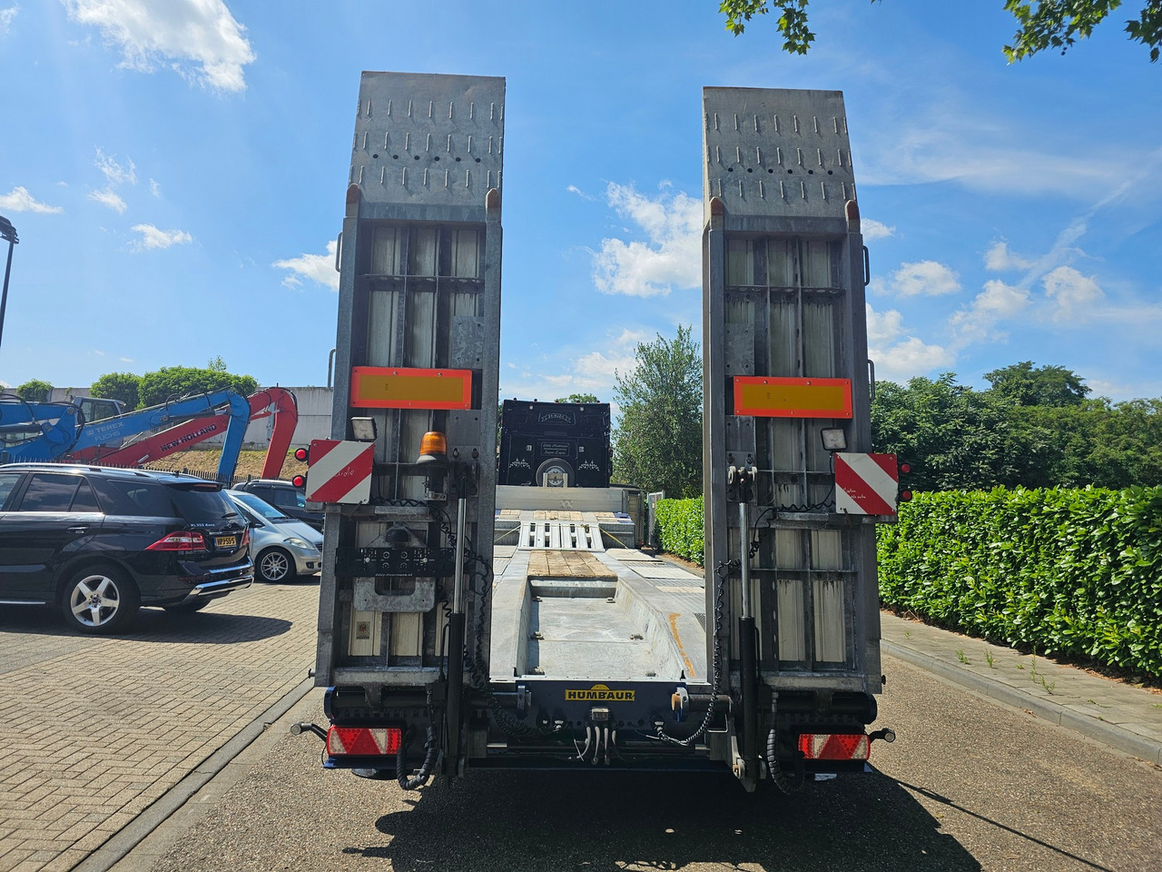 Low loader semi-trailer Humbauer HTS 30