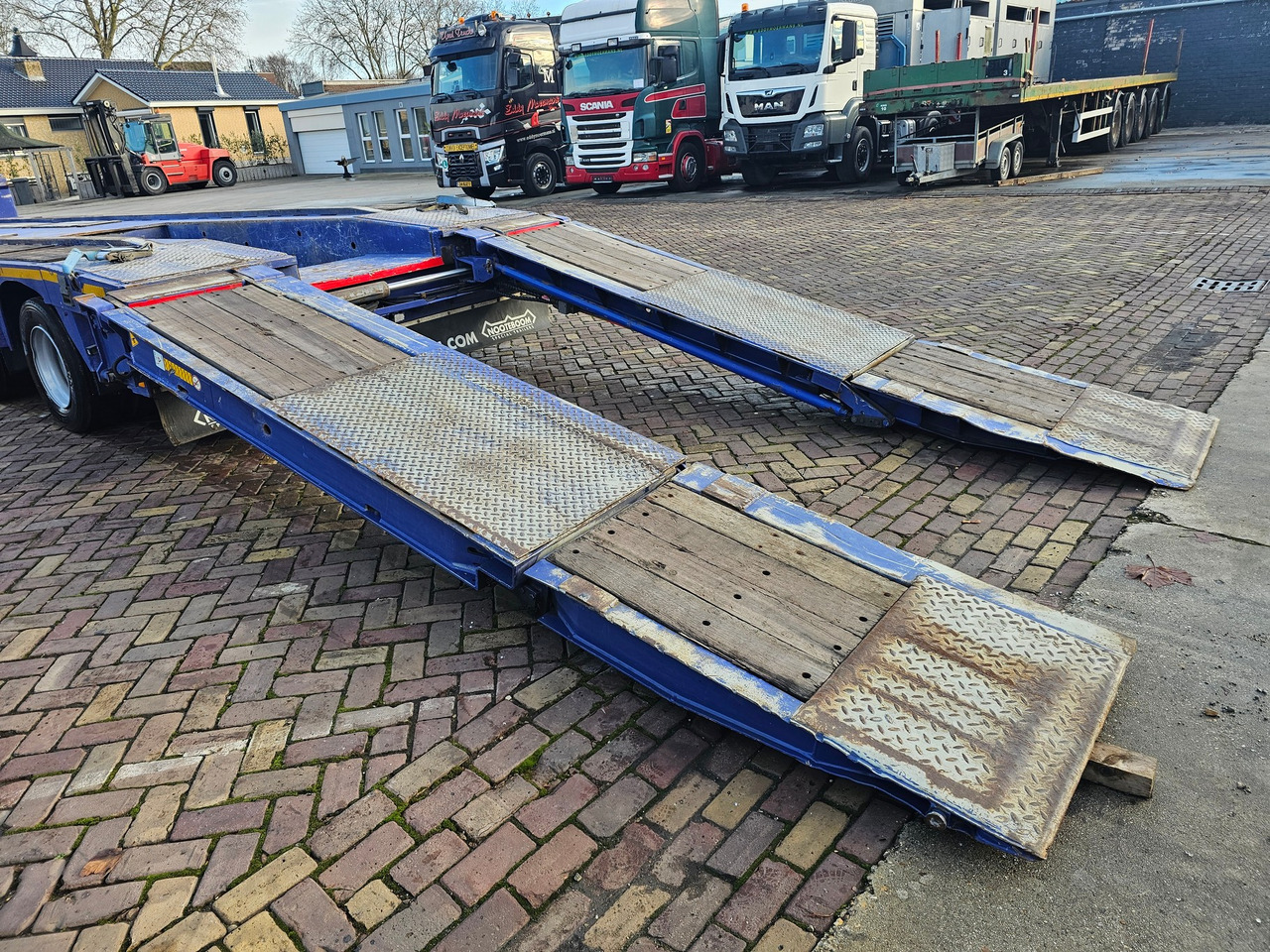 Low loader semi-trailer Nooteboom OSD-73-04V Telescopic