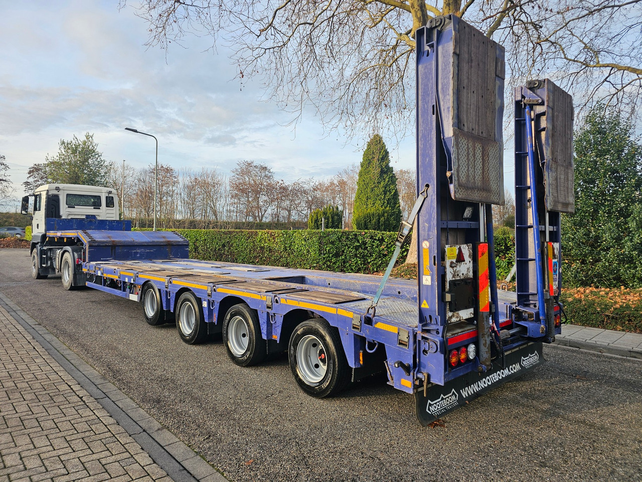 Low loader semi-trailer Nooteboom OSD-73-04V Telescopic