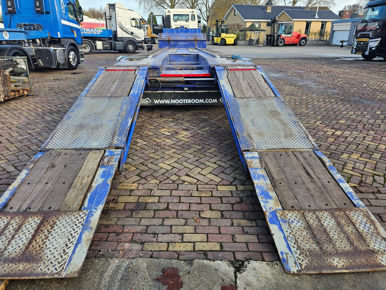 Low loader semi-trailer Nooteboom OSD-73-04V Telescopic