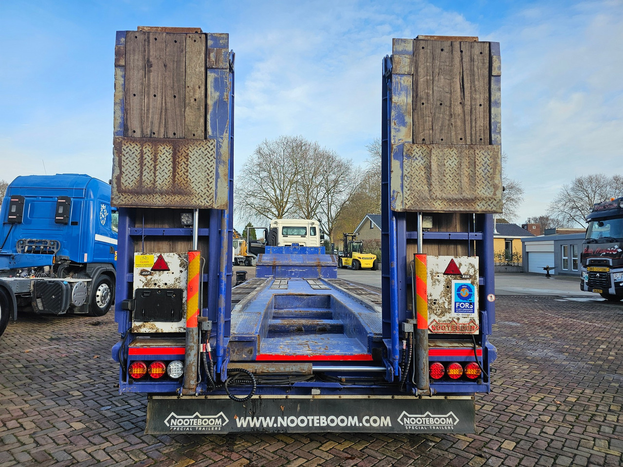 Low loader semi-trailer Nooteboom OSD-73-04V Telescopic