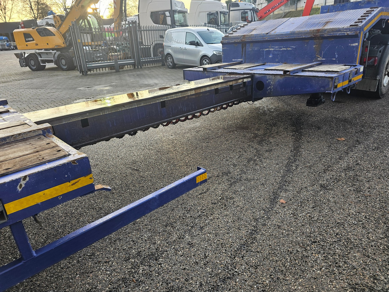 Low loader semi-trailer Nooteboom OSD-73-04V Telescopic