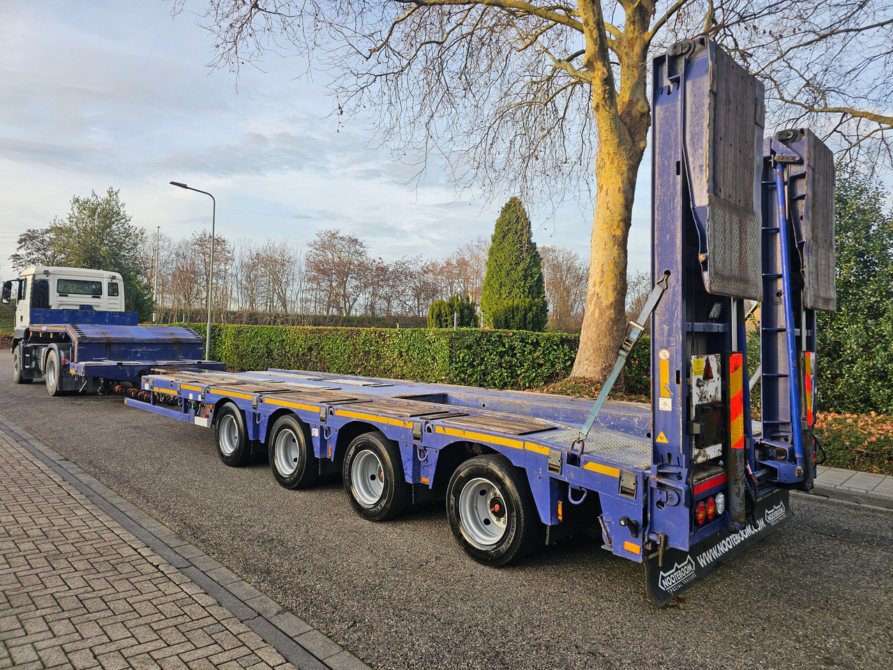 Low loader semi-trailer Nooteboom OSD-73-04V Telescopic
