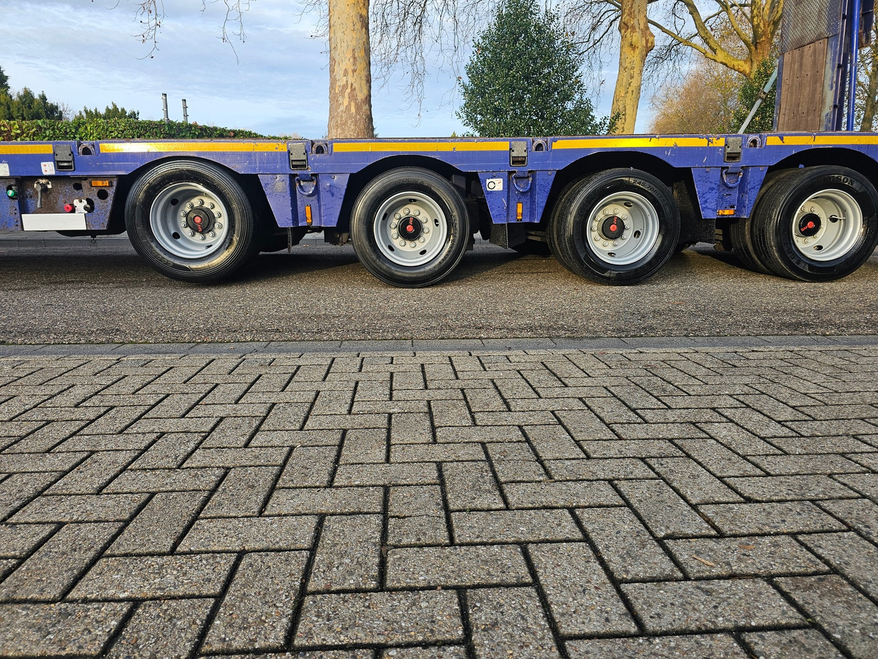 Low loader semi-trailer Nooteboom OSD-73-04V Telescopic