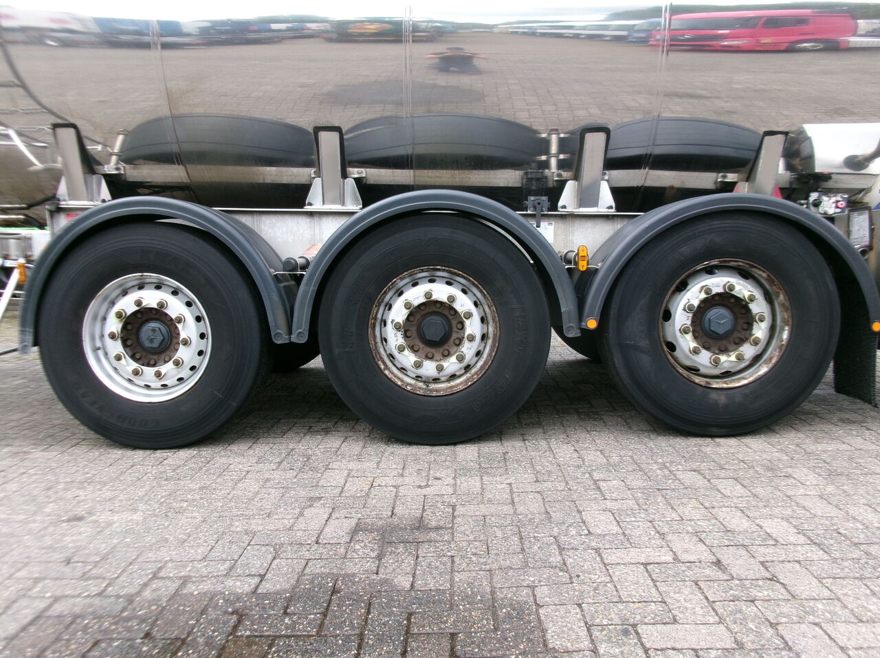 Tank semi-trailer for transportation of food Magyar Food tank inox 30 m3 / 1 comp: picture 7