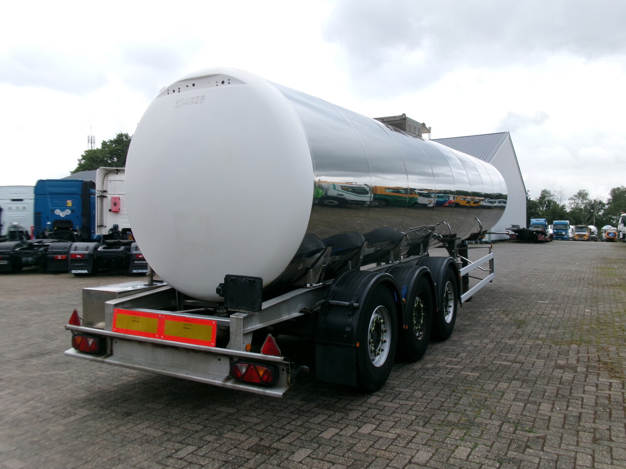 Tank semi-trailer for transportation of food Magyar Food tank inox 30 m3 / 1 comp: picture 3