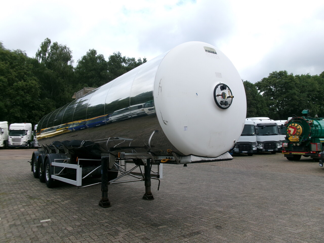 Tank semi-trailer for transportation of food Magyar Food tank inox 30 m3 / 1 comp: picture 2
