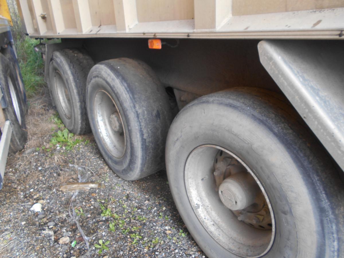 Tipper semi-trailer Benalu