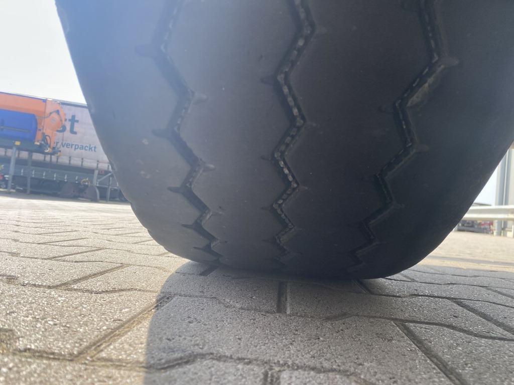 Tipper semi-trailer Schmitz SGF S / Stahl-Halbschalenmulde