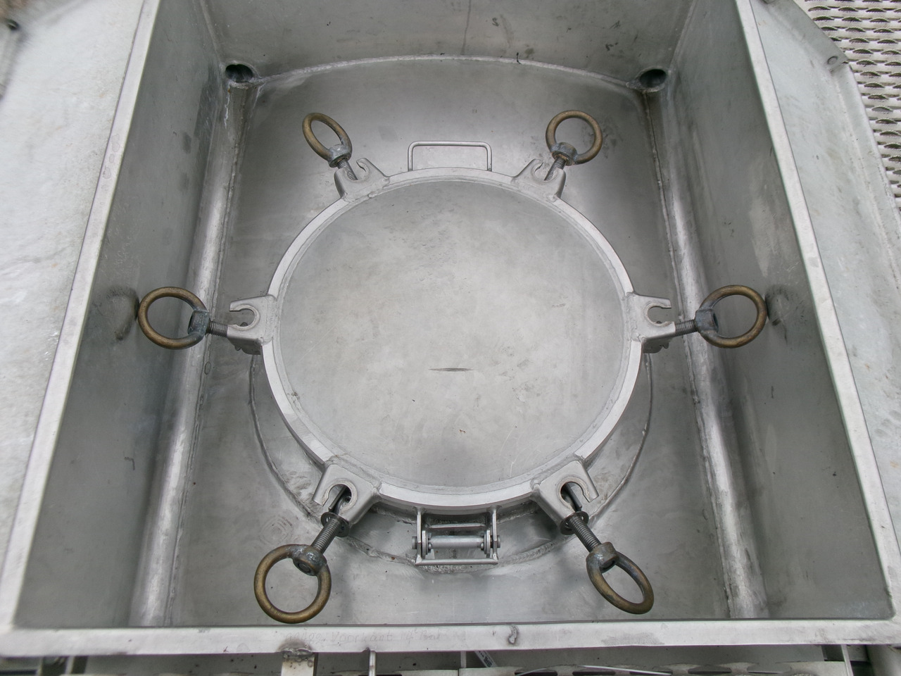 Tank semi-trailer for transportation of chemicals Van Hool Chemical tank inox 33 m3 / 3 comp / ADR 30-03-2024: picture 17