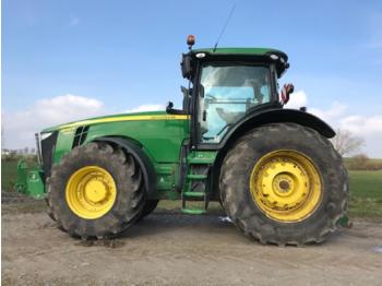 Сільськогосподарський трактор John Deere 8335R