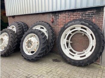 Wheels and tires for Farm tractor 320/85R32 & 12.4R46 Banden & 12.4R46 Dubbellucht: picture 1