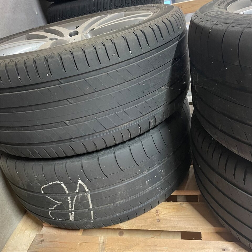 Wheel and tire package for Truck Audi Fælge med 295/40 R20: picture 6