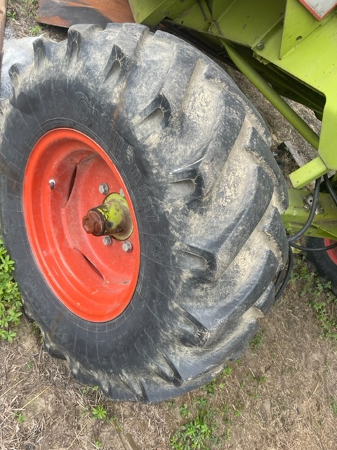 Wheel and tire package for Combine harvester Claas Dominator 150 | 88 | 98 | 108 - Koło [Tylne]: picture 4