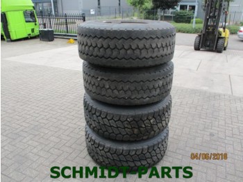 Tire Diversen 4x 425.65R22.5 Voorbanden: picture 1