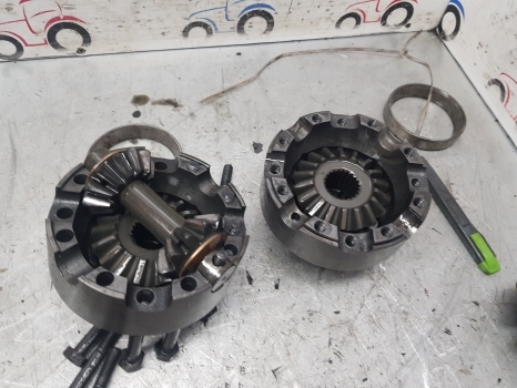 Differential gear for Agricultural machinery Ford 7840, 10, 40, Lb, Tlb Front Axle Differential Box Assy 9968055, 85827068: picture 7