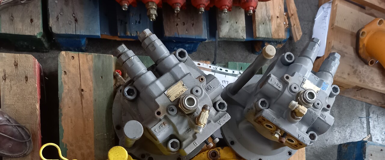 Hydraulic motor for Crawler excavator Hitachi ZX470: picture 2