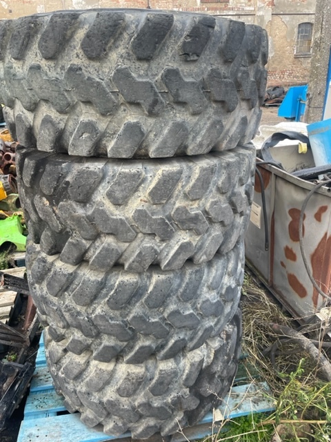 Wheel and tire package for Construction machinery Koła 420/70 R18: picture 3