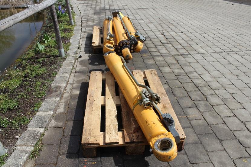 Hydraulic cylinder for Construction machinery Liebherr R 914: picture 2