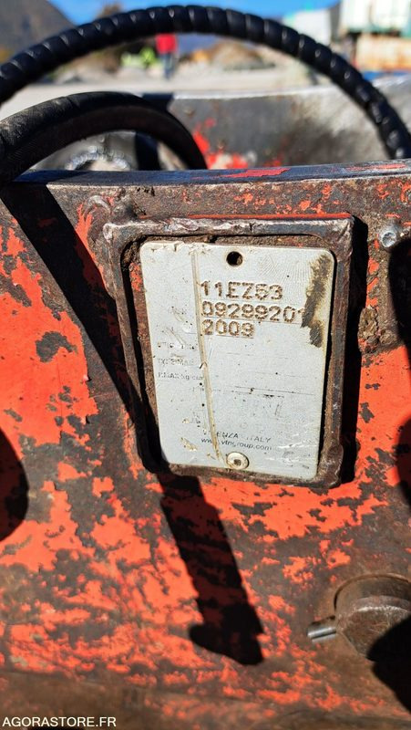 Spare parts Lot de trois godets + attache rapide VTN