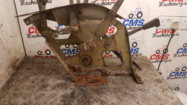 Cab and interior for Farm tractor Massey Ferguson 4255 Cab Lift Rear Console Controls 3814519m92: picture 6