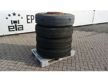 Tire Michelin 12 R22.5: picture 1