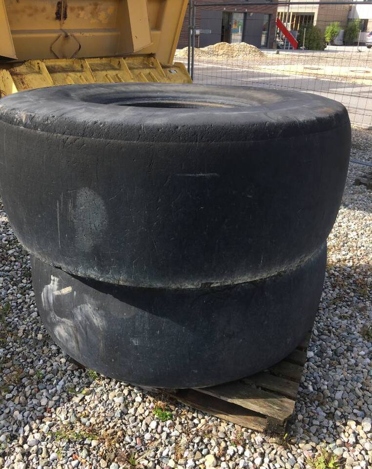 Tire for Construction machinery Michelin Recamax 23.5R25 smooth tyre: picture 2