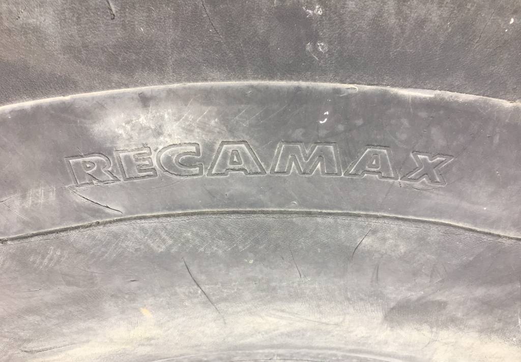 Tire for Construction machinery Michelin Recamax 23.5R25 smooth tyre: picture 3