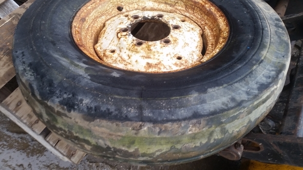 Wheel and tire package for Farm tractor Old Stock Old Stock Wheel And Tyre Pair 7.5 - 16 1b01: picture 3