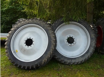 Wheel and tire package for Agricultural machinery Petlas 300/95 R52 2x: picture 1