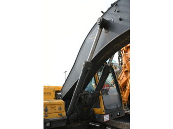 Hydraulic cylinder for Excavator VOLVO boom: picture 1