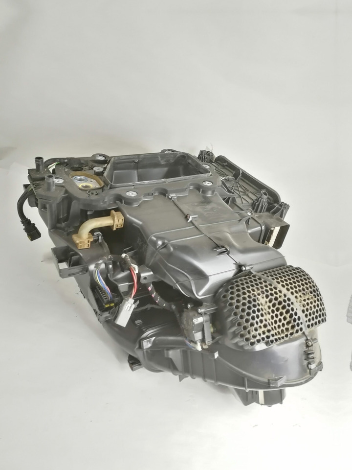 Heating/ Ventilation for Truck Volvo Heating unit 84164529: picture 5