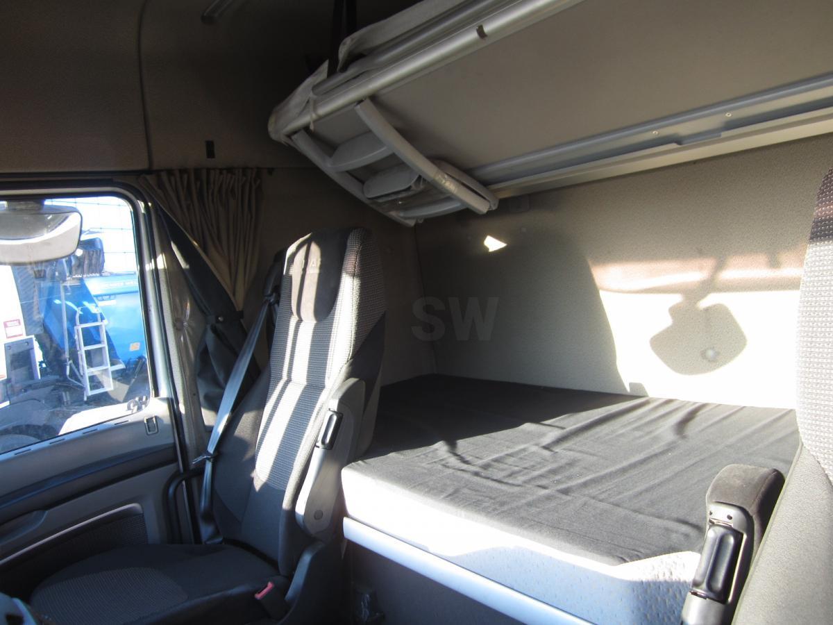 Tractor unit DAF XF105 460