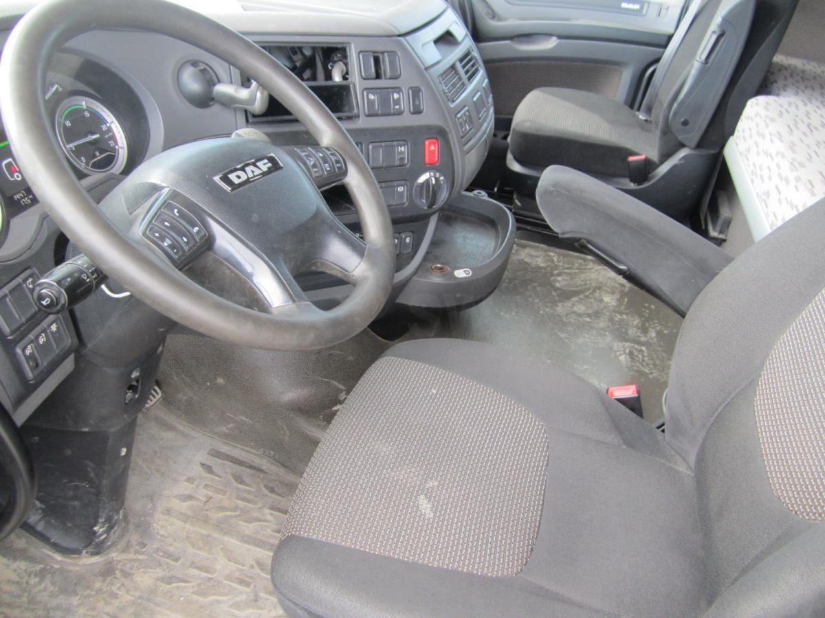 Tractor unit DAF XF105 460