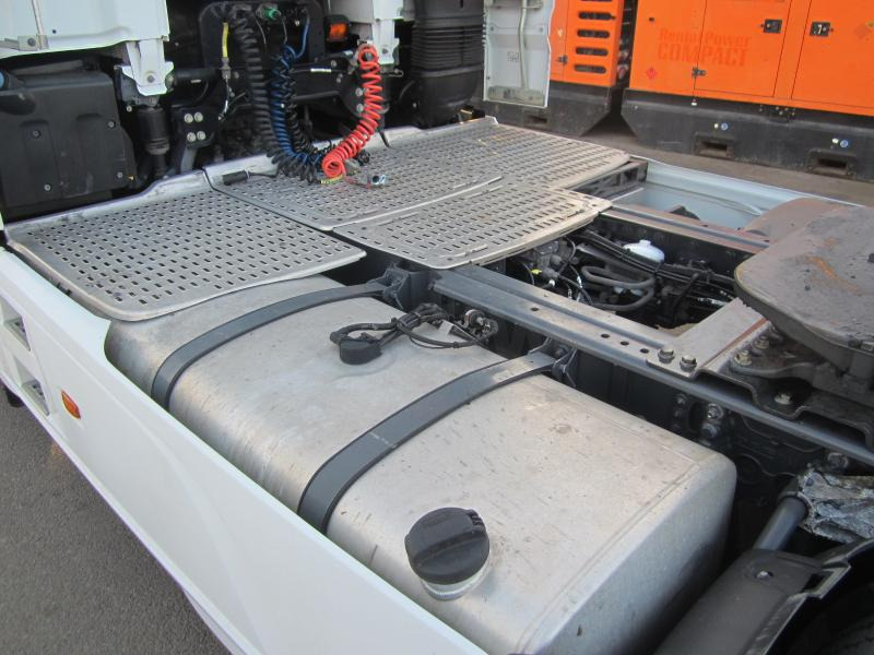 Tractor unit DAF XF105 460